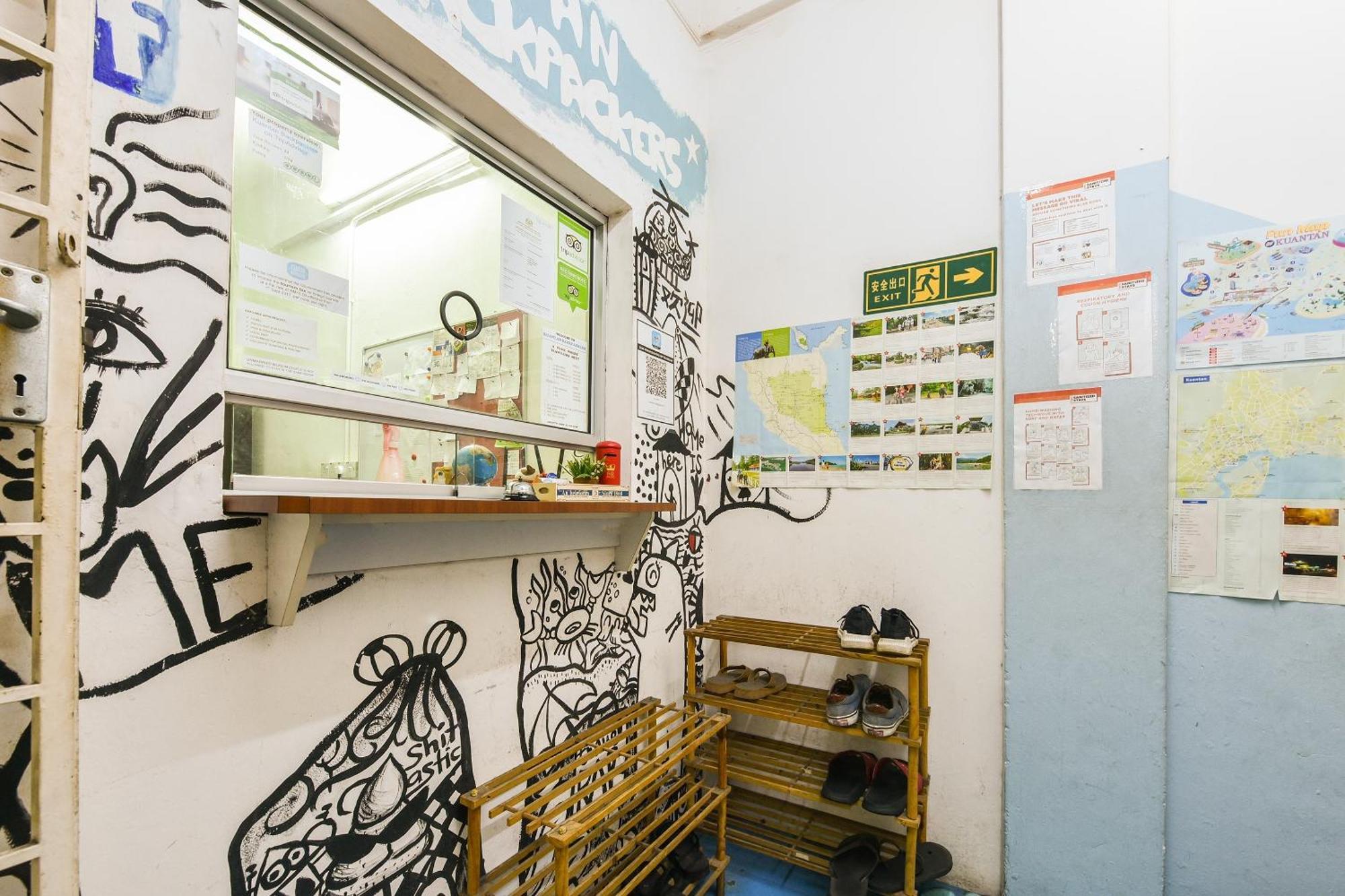 Spot On 89872 Kuantan Backpackers Hotel Exterior foto